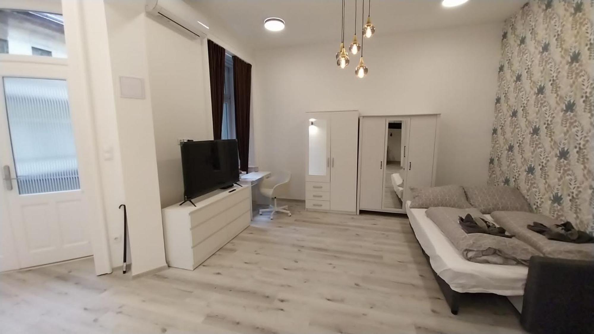 Szekely Apartment Near Deak Ferenc Square With Free Parking In Garage Budapest Exterior photo